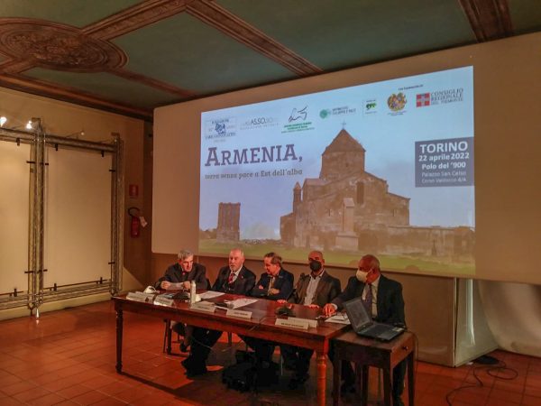 018_armeni-600x450